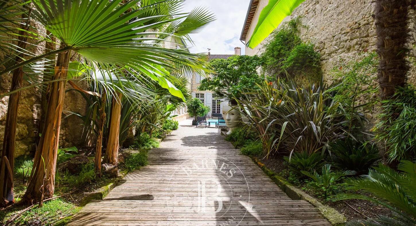 Show - BARNES Agency, luxury real estate in Toulouse