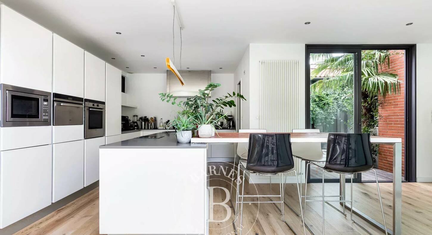 Show - BARNES Agency, luxury real estate in Toulouse