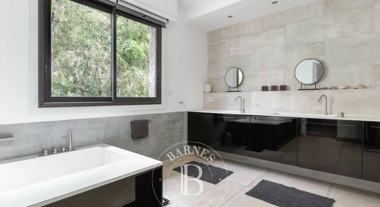 Show - BARNES Agency, luxury real estate in Toulouse