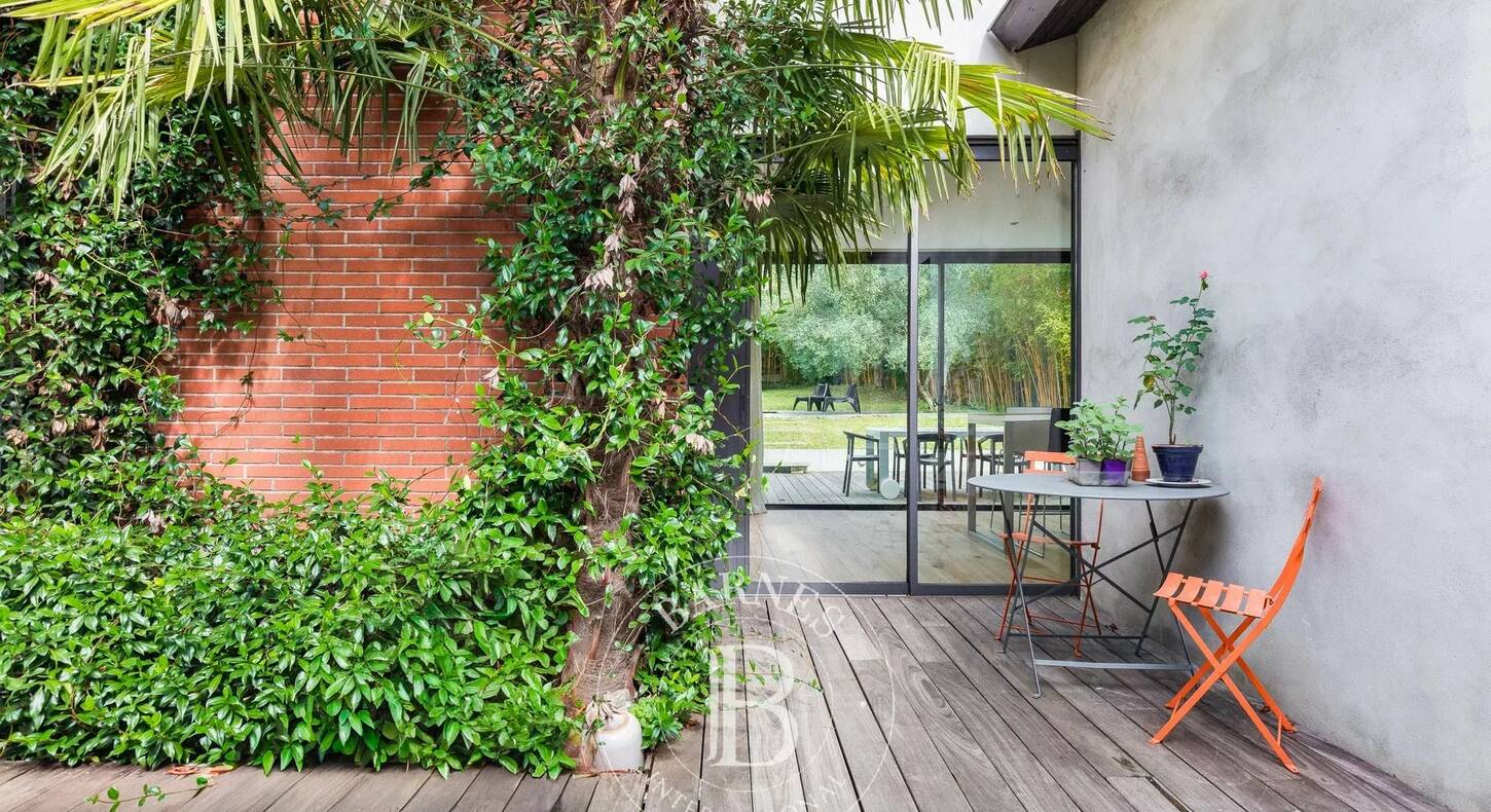 Show - BARNES Agency, luxury real estate in Toulouse