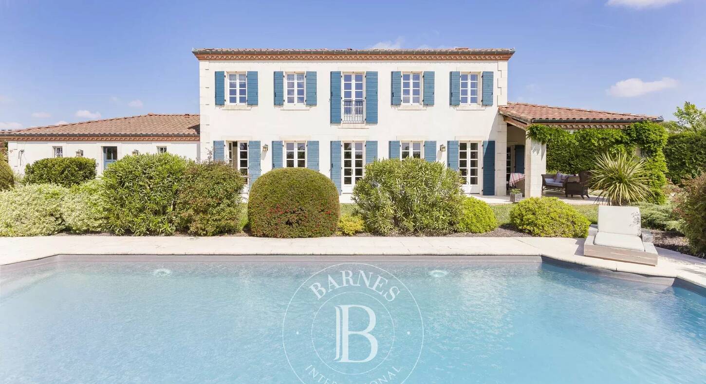 Maison d'architecte contemporaine avec piscine à vendre à Mervilla